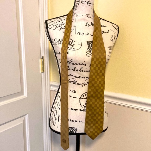 LOUIS VUITTON DAMIER GOLD SILK MEN TIE - Picture 1 of 11